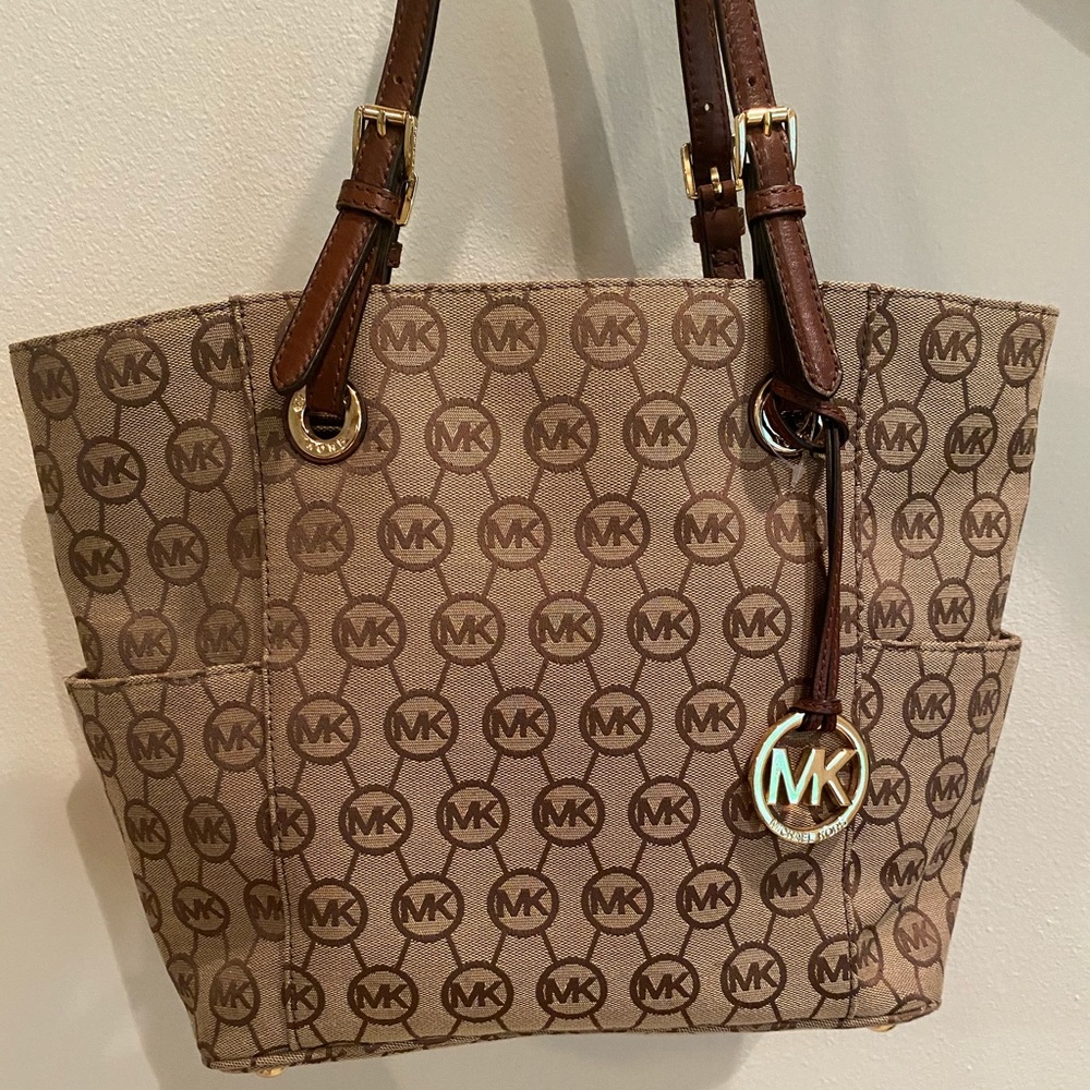 Micheal Kors purse